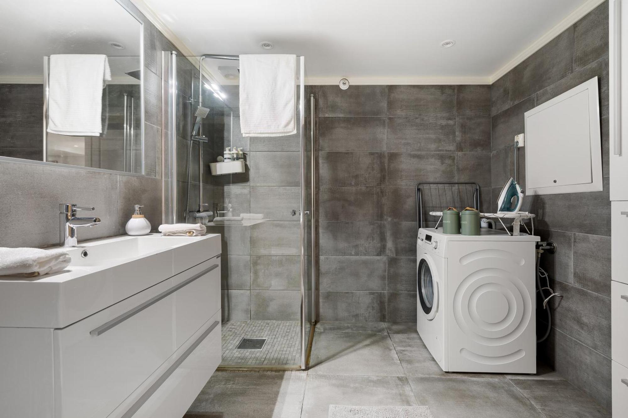Solsiden Modern Stay: King Beds, Private Entry Trondheim Eksteriør bilde