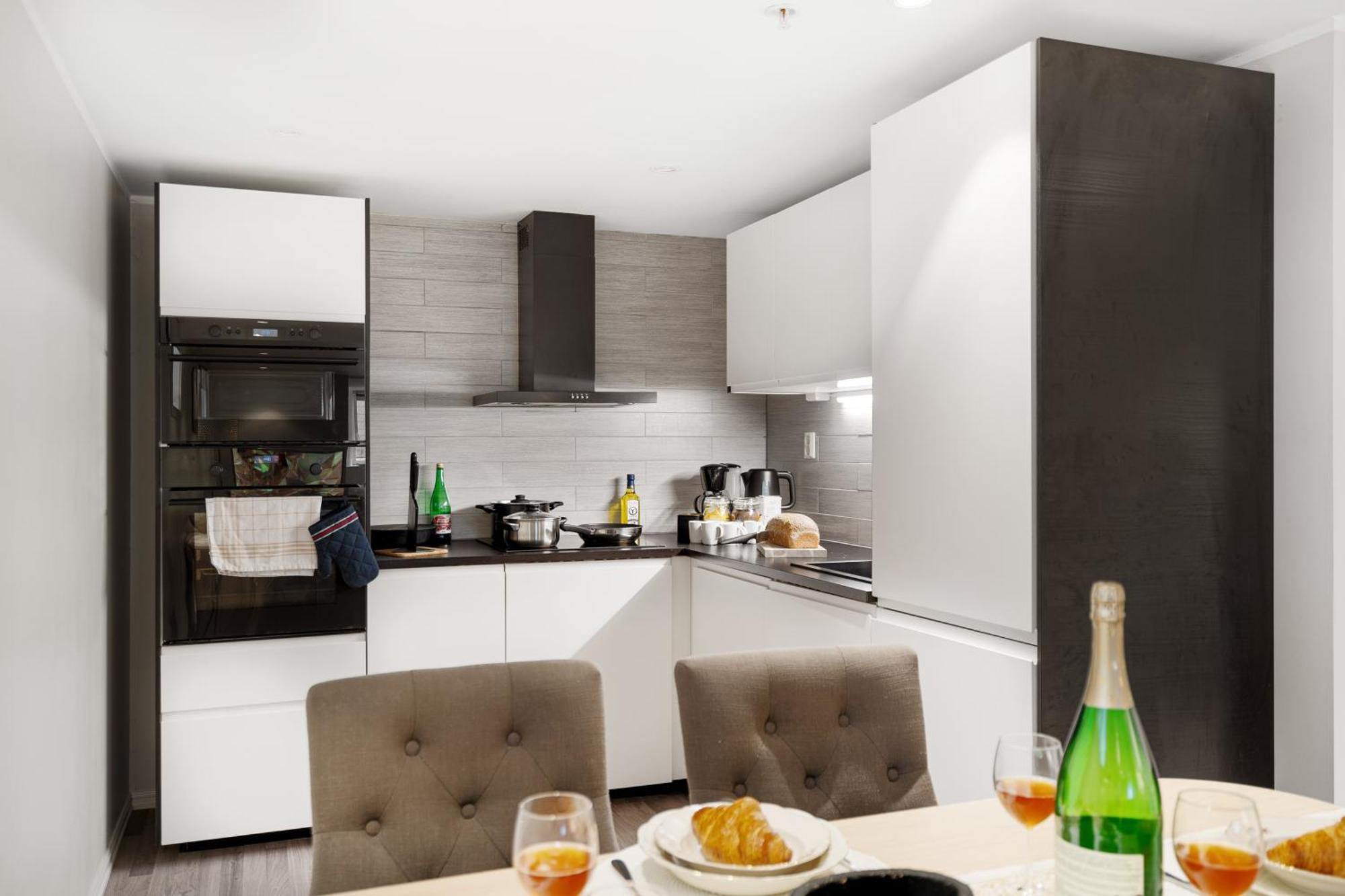 Solsiden Modern Stay: King Beds, Private Entry Trondheim Eksteriør bilde